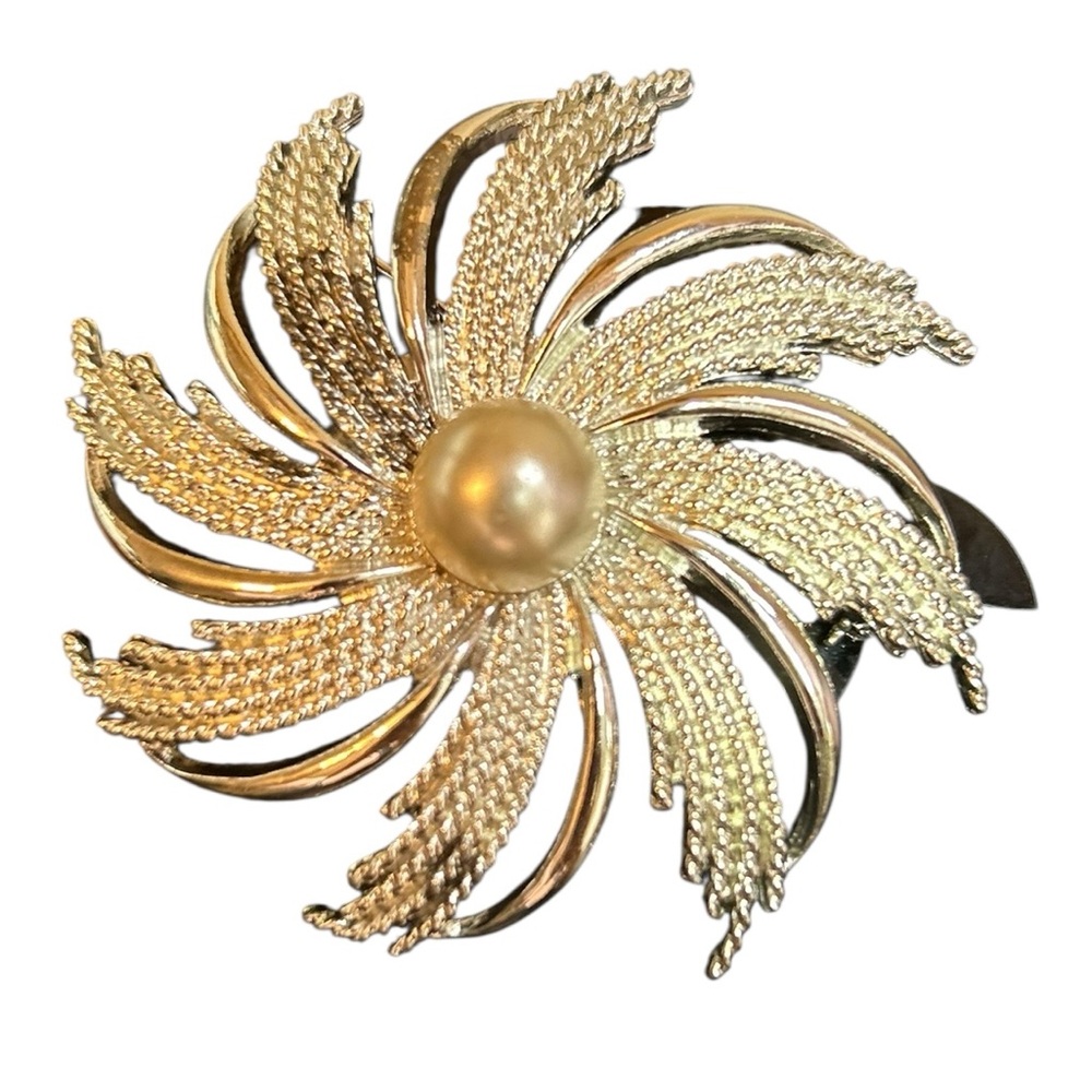 Vintage‎ SARAH COVENTRY Signed Faux Pearl Silver Tone Flower Brooch Estate Pin